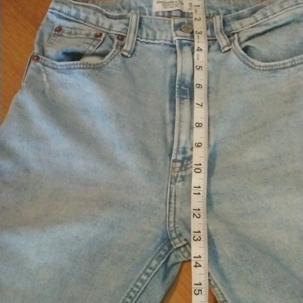 Abercrombie & Fitch size 2 ankle straight ultra high rise lightwash jeans.